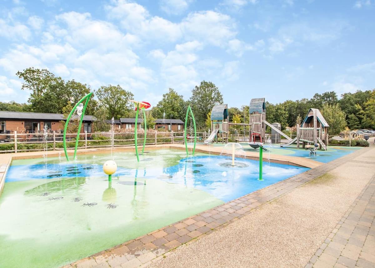 Norfolk Woods Resort And Spa Narborough  المظهر الخارجي الصورة
